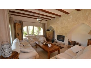 V1550 - Charming 4 Bed Villa In..
