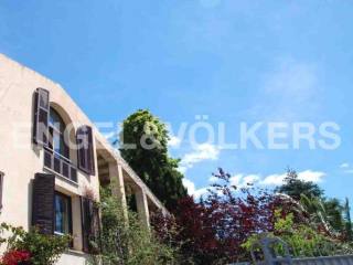 Large spaces and privacy, Alella