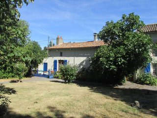 2 Spacious Houses + Swimming Pool