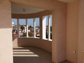 EXCELLENT LOCATION!SPACIOUS ! Katholiki..