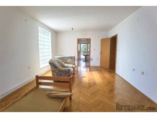 Bjelovar (Centar) 4-sobni stan, 116,75 m2 + 101,33 m2 TAVAN