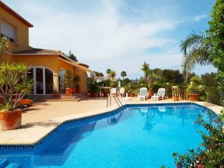 Very nice 3 bedroom villa with all..
