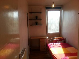Lovely Room With Single Bed For 1..