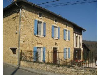 Restored Stone Farmhouse 5 beds on edge..