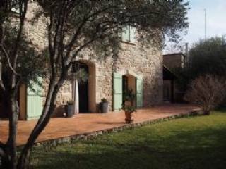 In The Town Centre : Renovated Barn..