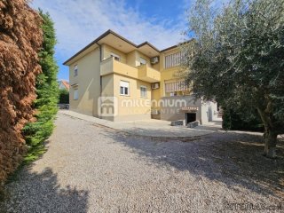 Kostrena, 281.19m2, samostojeća kuća s 2 stana