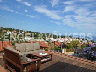 Terrace and views over the sea. Sant Pol