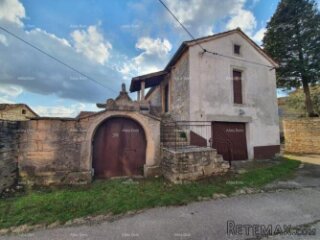 Prodaju se dvije stare kamene kuće , blizina grada Poreča.
