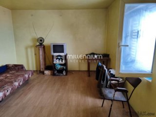 Senj, samostojeća kuća s 2 stana, 142.42m2, pogled, terasa