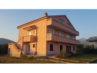 Grobnik, Dražice - kuća površine 372 m2 na mirnoj lokaciji
