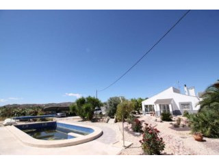 Lovely villa pool, 3beds, 2baths..