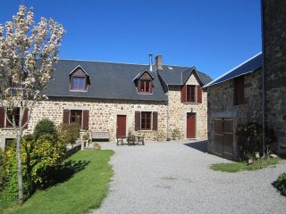 Country House with Two Guest Cottages