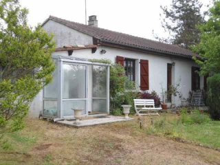 2 Bed Single Storey House With Garden..