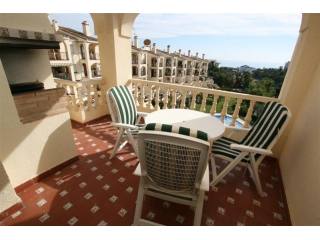 Apartment - Nice South-facing top floor..