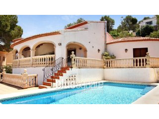 Stunning villa with panoramic sea views