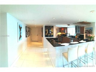 3 bedroom Flat For Sale: 1800 N..
