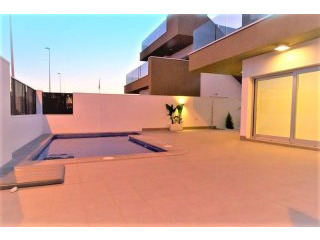 Gorgeous 3 Bedrooms Detached Villas..