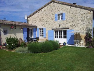 Renovated Charentaise With Country Views