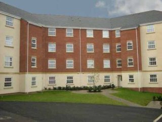 2 bedroom, Ground Floor Flat house for..