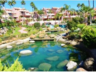 LUXURY BEACHSIDE APARTMENT!