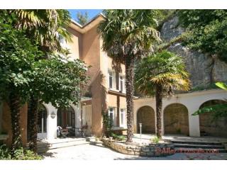 Poitiers (86) - For Sale: Stunning 8..