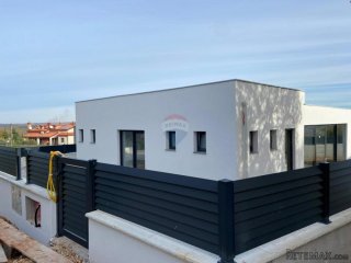 Istra, Rovinjsko selo kuća sa dvorištem