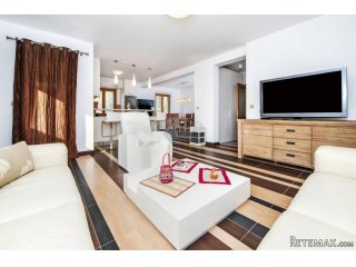 Rovinj,veliki luksuzni stan sa garažom u borovoj šumi 250 m