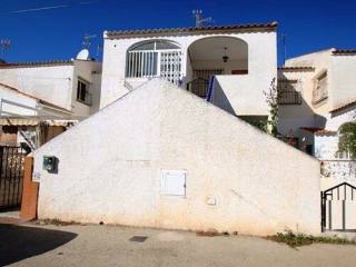 2 BED APARTMENT CLOSE TO BEACH
