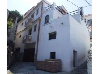 3 bedroom, 2 bathroom Townhouse, (build..