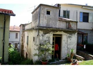 Small house in a stunning location with..