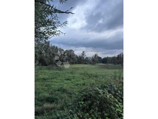 GRAĐEVINSKO ZEMLJIŠTE LIČKI OSIK UZ VODU 4640 m2