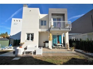 Modern detached villa built in 2018 only 800 m from the..