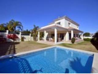 5 Bedrooms - Villa - Malaga - For Sale