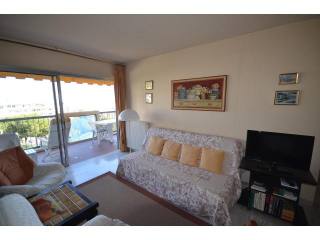 Bright open plan one bed with terrace