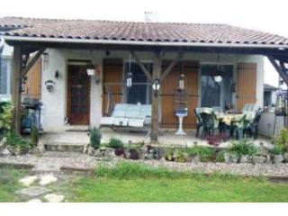 Lovely 2 Bedroomed House All On One..