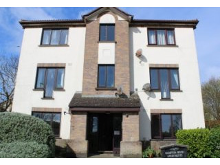 2 Hampton House Apartments, Farmhill..