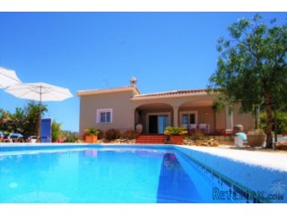 A stunning, contemporary three bed villa set on a large..