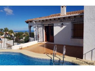 Charming villa with private pool, guest apartment and..