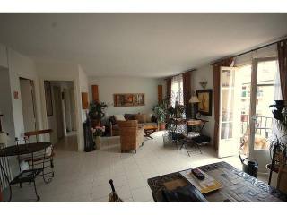 Urgent: Large Open Plan Living Room..