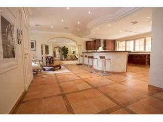 Spectacular Ground Floor Apartment In A..