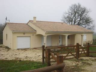 New single storey house near Villebois