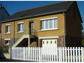 Traditional House with Garage & Garden