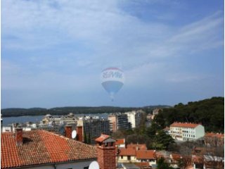 Pula, kuća s 12 garsonijera, POSLOVNA PRILIKA!