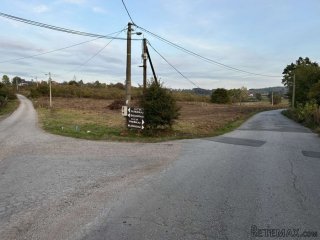 Plac Ripanj 80ari,izlaz na dve ulice,struja i voda dostupni