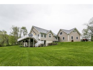 3 bedroom House For Sale: 4 Davis Rd..