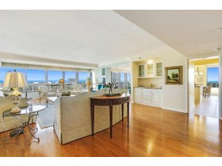 3 bedroom Residence For Sale: North..