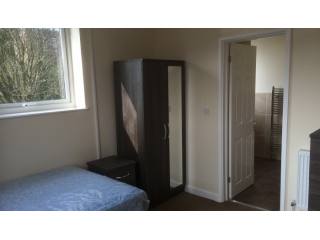 FULLY REFURBISHED DOUBLE ROOM TO LET -..