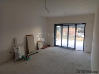 Penthouse u Puli, 120 m2, mirna lokacija s prekrasnim pogled