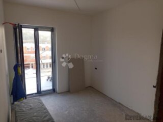 Penthouse na prodaju, 131 m2, mirna lokacija s predivnim pog