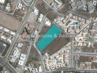 4,714 m2 residential field in Universal